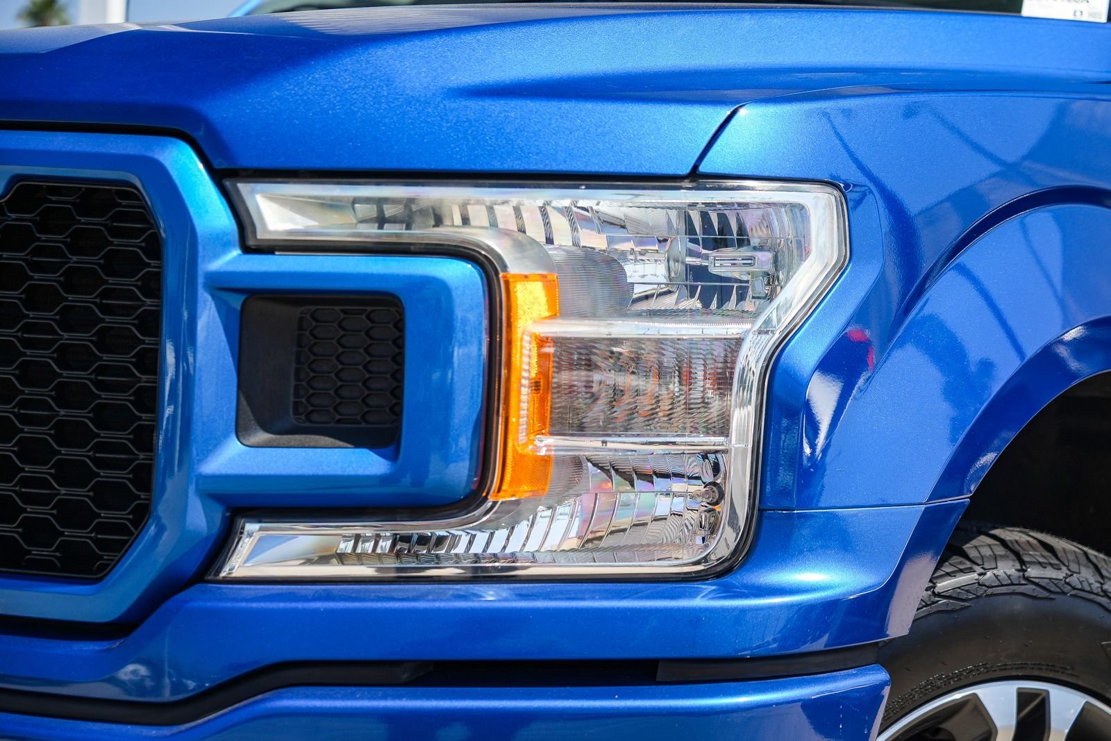 Used 2018 Blue Ford XL image 2
