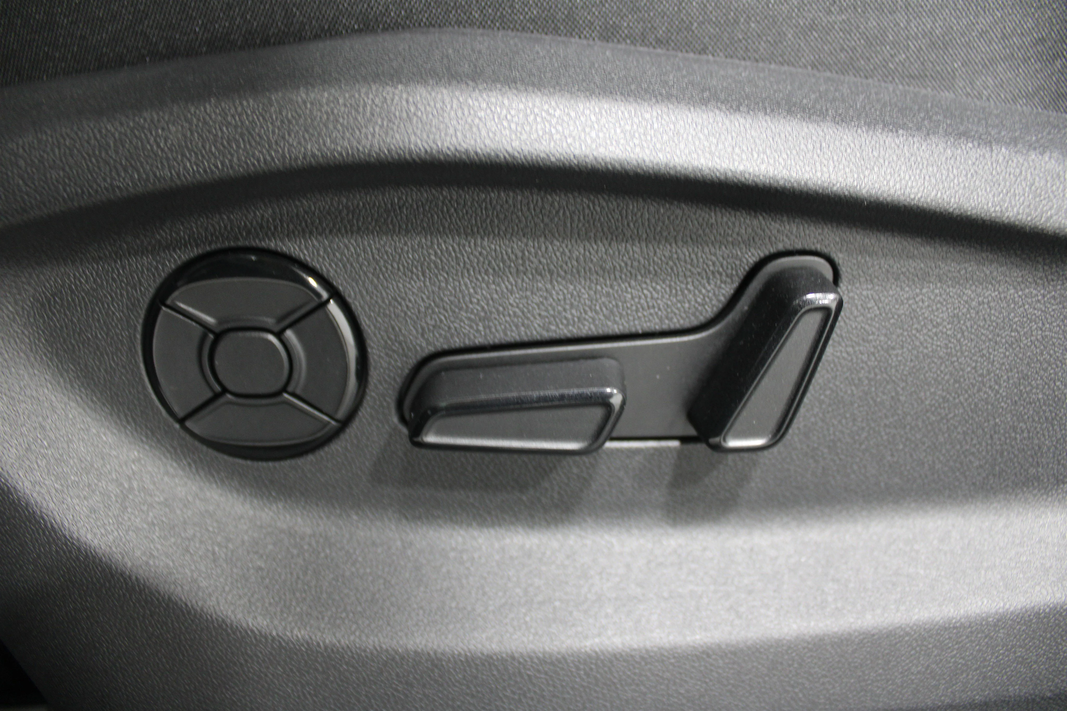 New 2026 Platinum Gray Metallic Volkswagen SE R-Line Black image 4