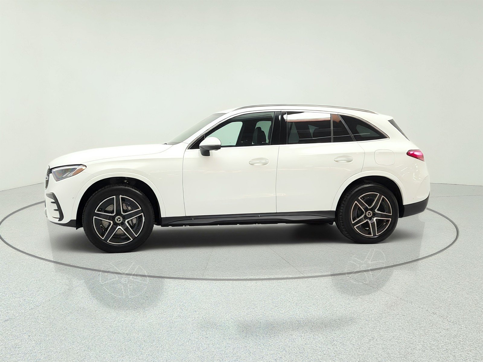 Used 2025 Polar White Mercedes-Benz GLC 350e 4MATIC® SUV image 8