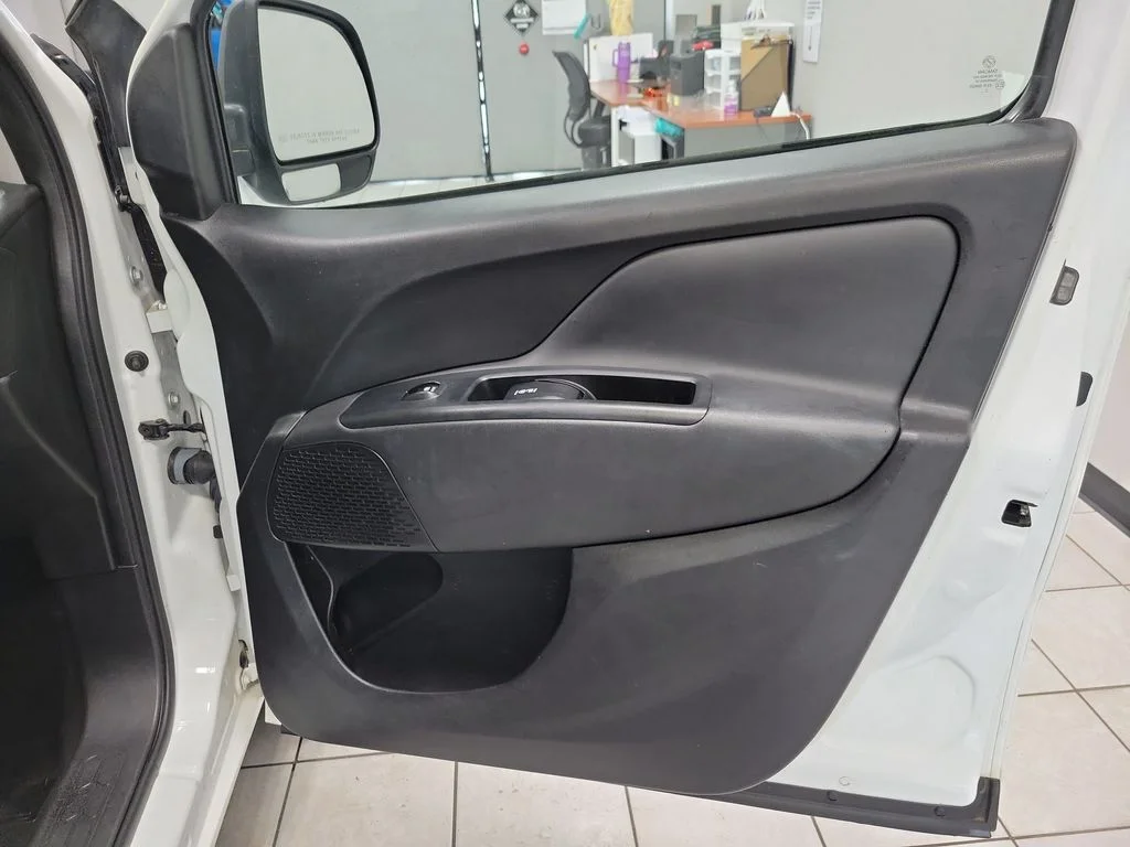 Used 2022 White Ram Base image 16