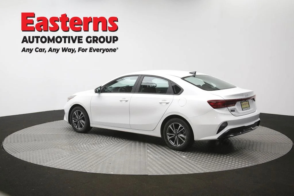Used 2022 White Kia LXS image 62