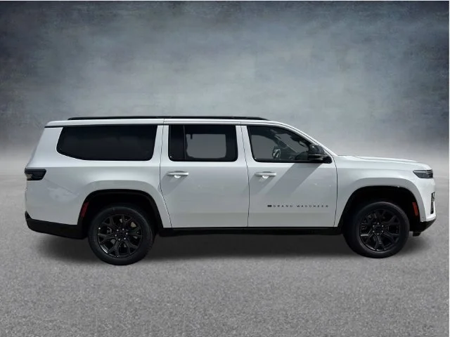 New 2026 Bright White Clear-Coat Exterior Paint Jeep Limited Altitude image 9