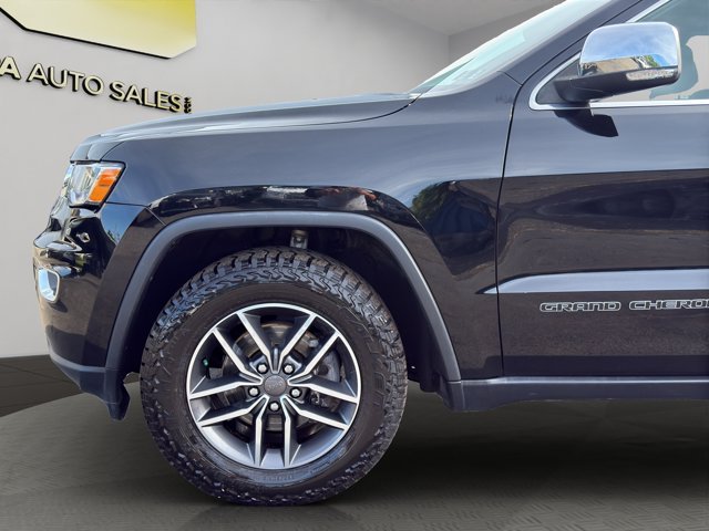 Used 2019 Diamond Black Crystal Pearlcoat Jeep Limited image 23