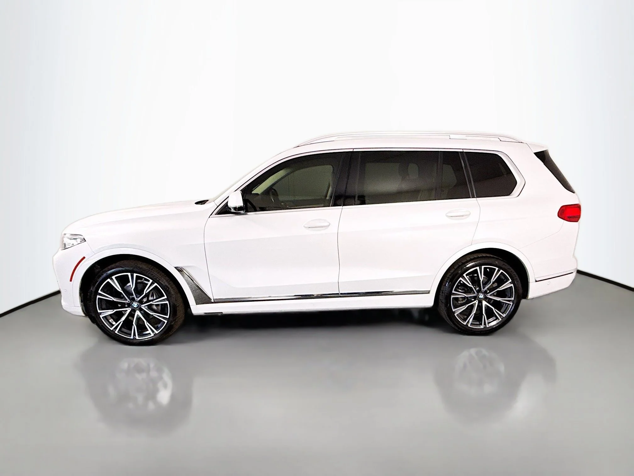 Used 2020 Mineral White Metallic BMW xDrive40i image 4