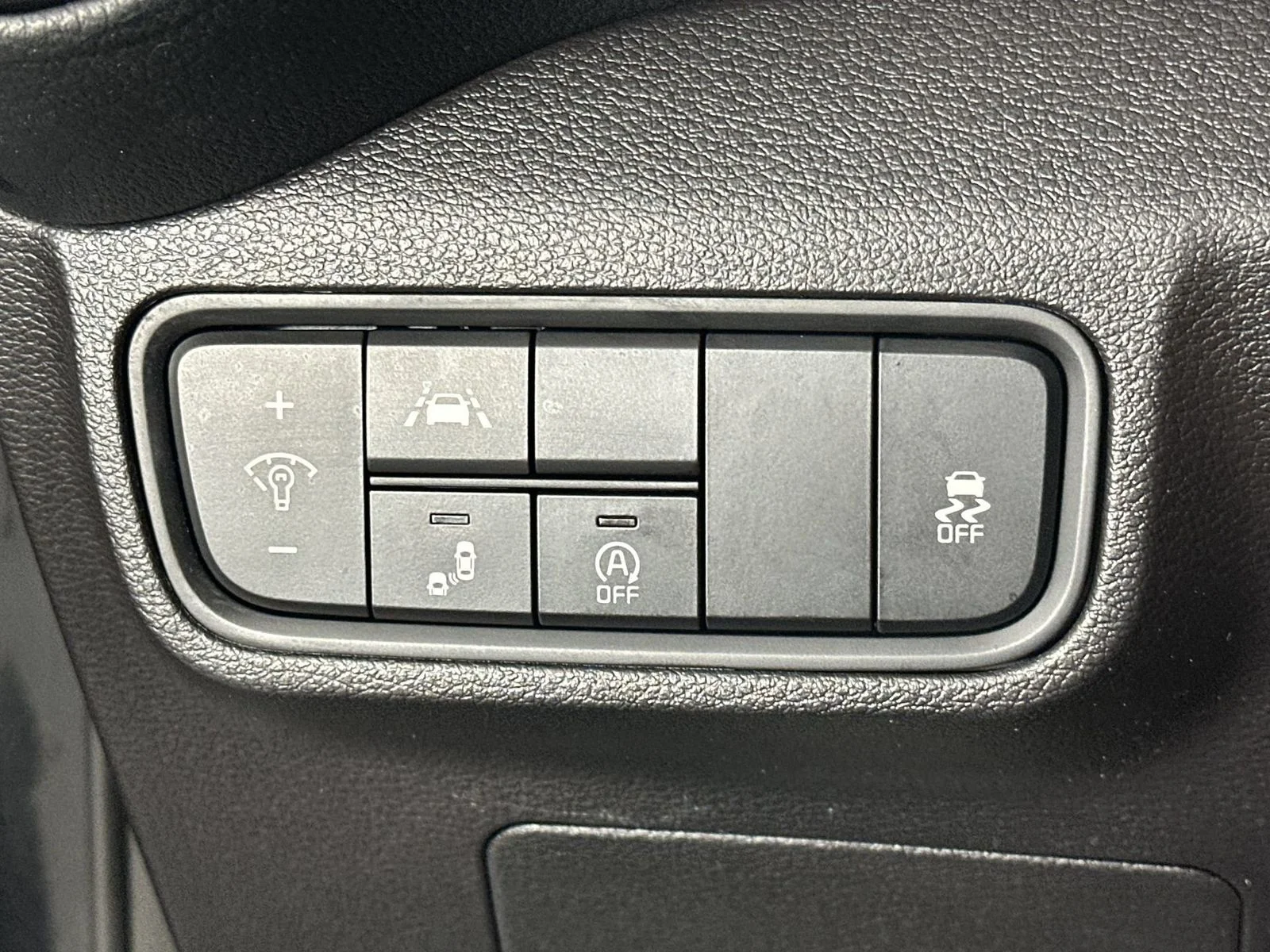 Used 2020 Black Kia EX image 22