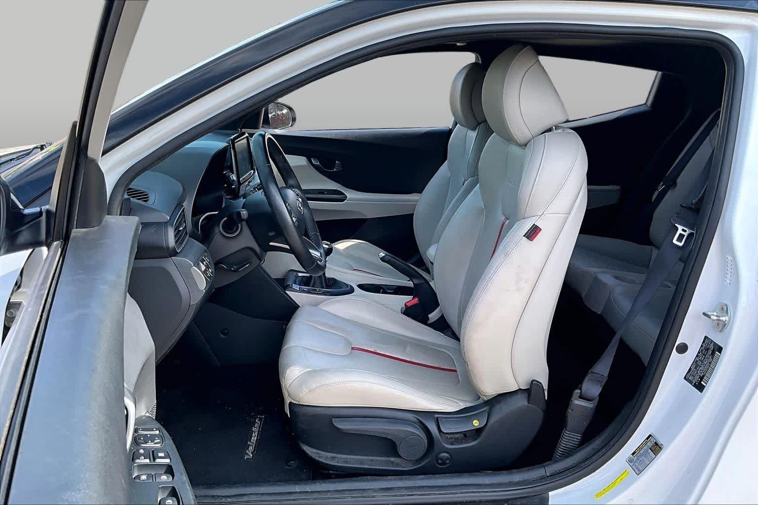 Used 2019 Chalk White w/Black Roof Hyundai Turbo Ultimate image 8