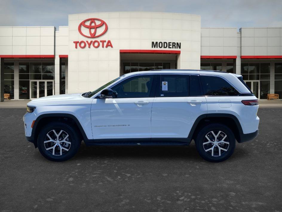 Used 2023 Bright White Clearcoat Jeep Limited image 7