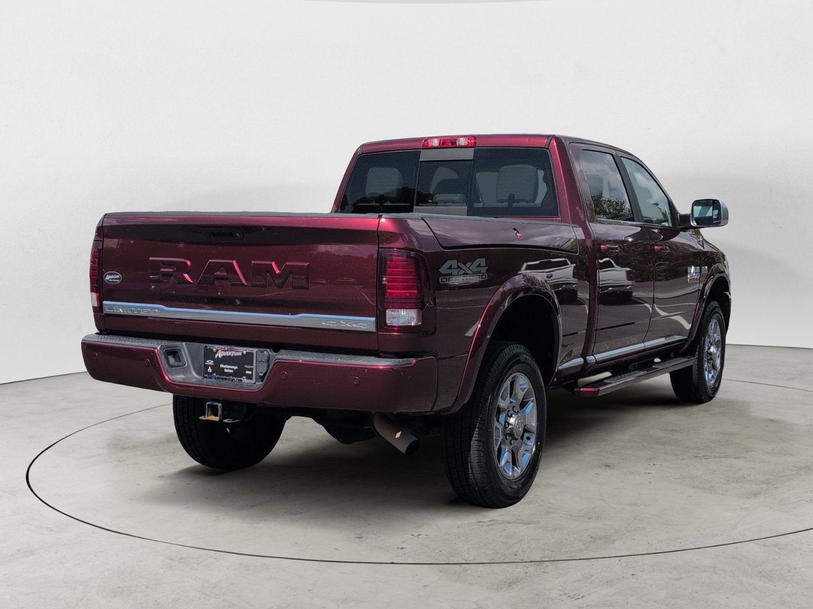 Used 2018 Delmonico Red Pearlcoat Ram Limited image 3