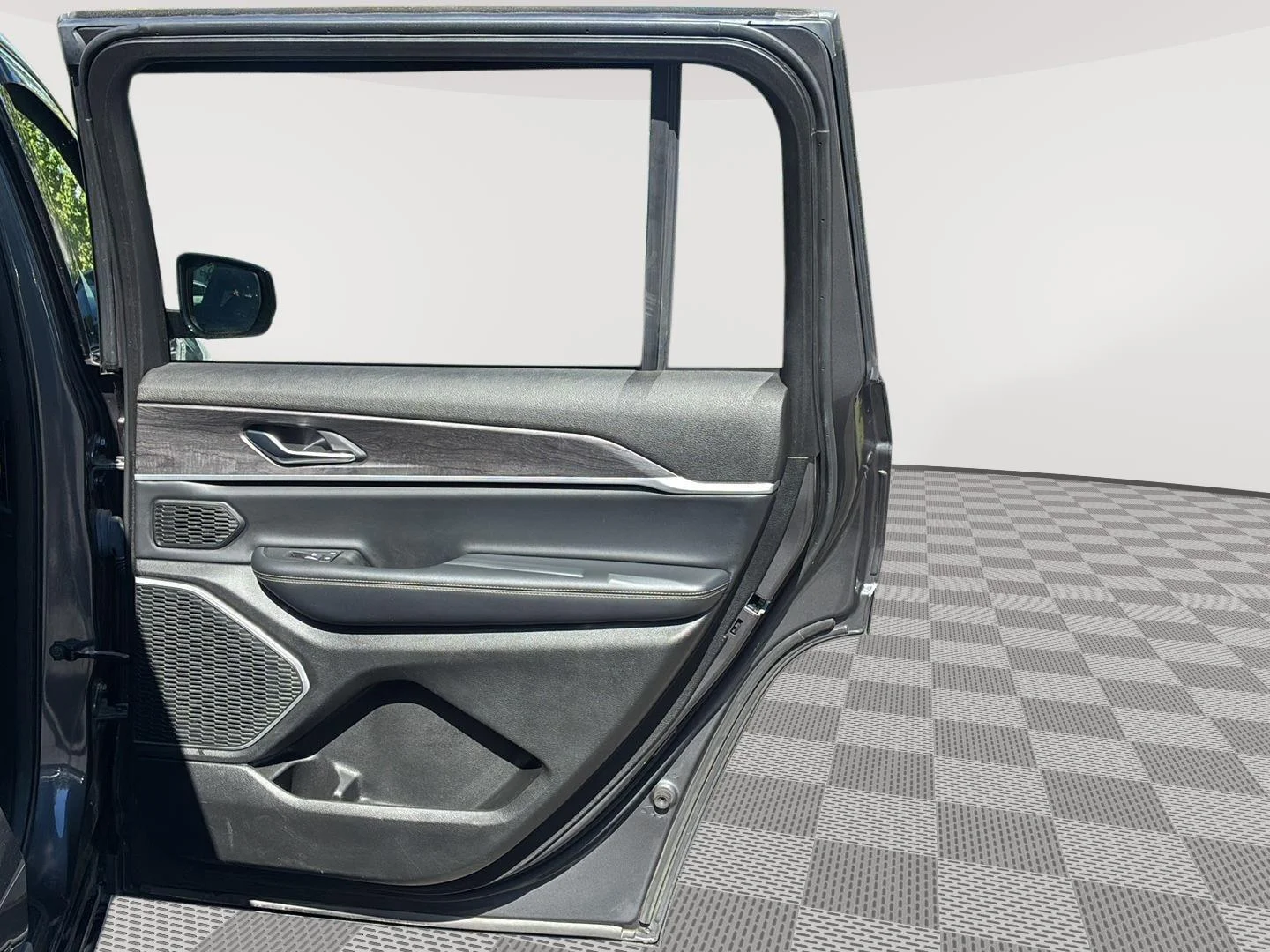 Used 2021 Silver Zynith Jeep Limited image 14