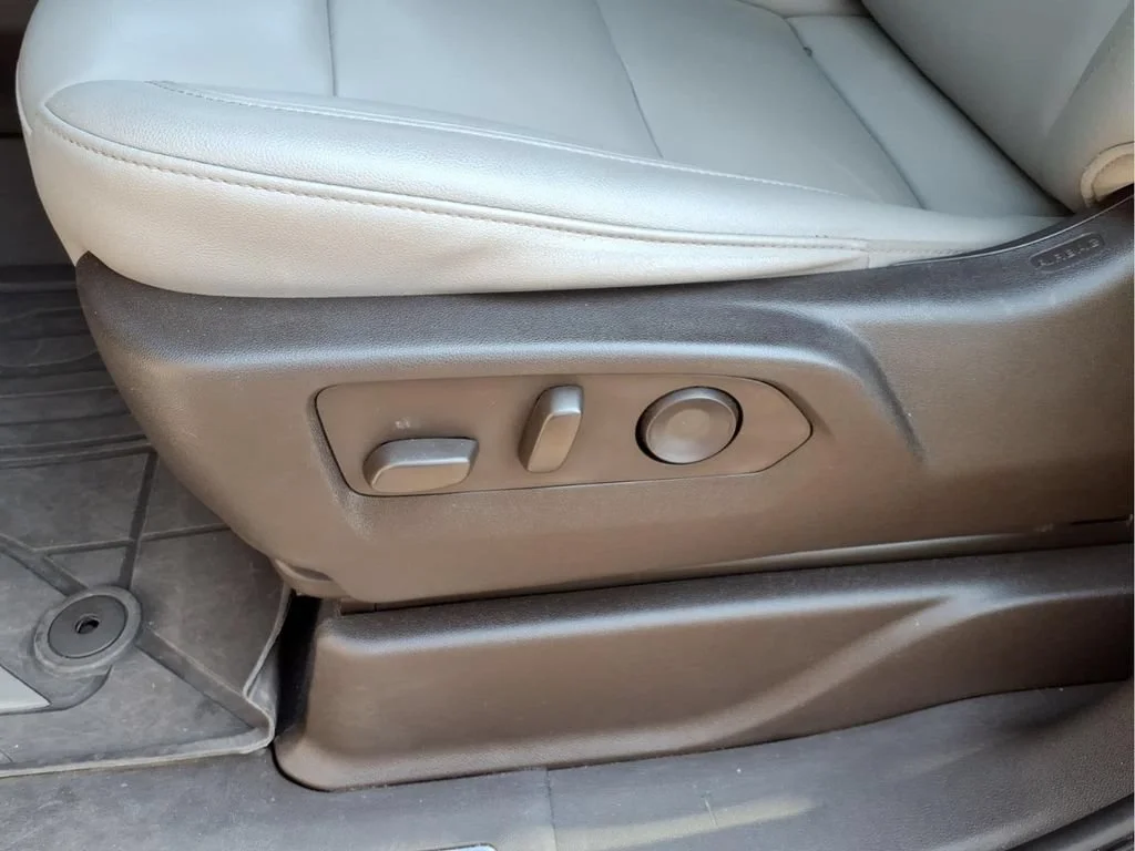 Used 2022 SUMMIT WHITE Chevrolet Z71 image 15