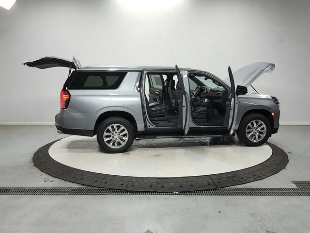 Used 2023 Sterling Gray Metallic Chevrolet Premier image 17