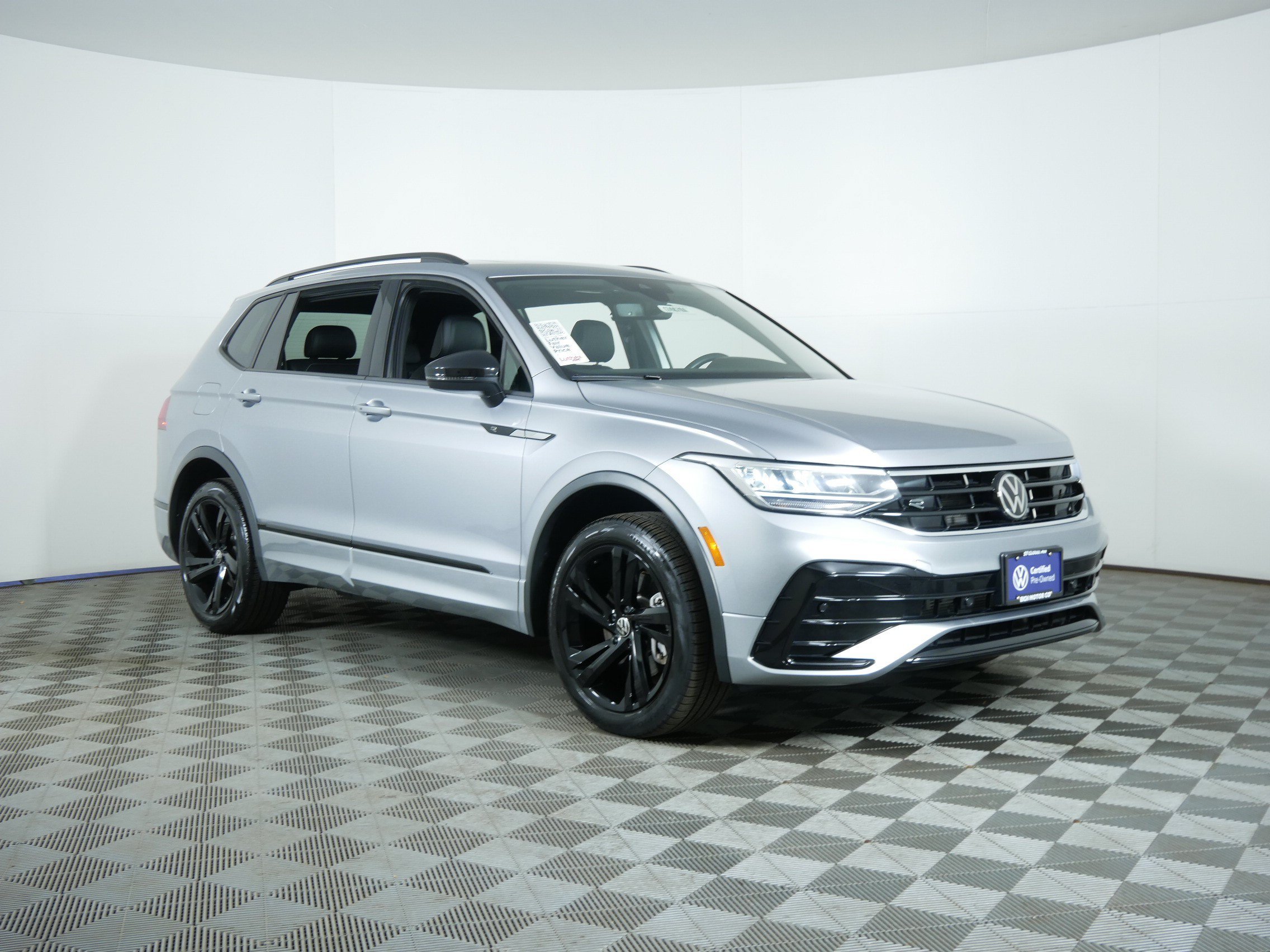 2024 Volkswagen Tiguan SE R-LINE BLACK