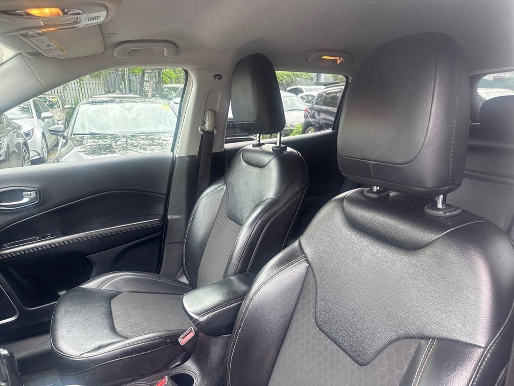 Used 2020 White Jeep Latitude image 31