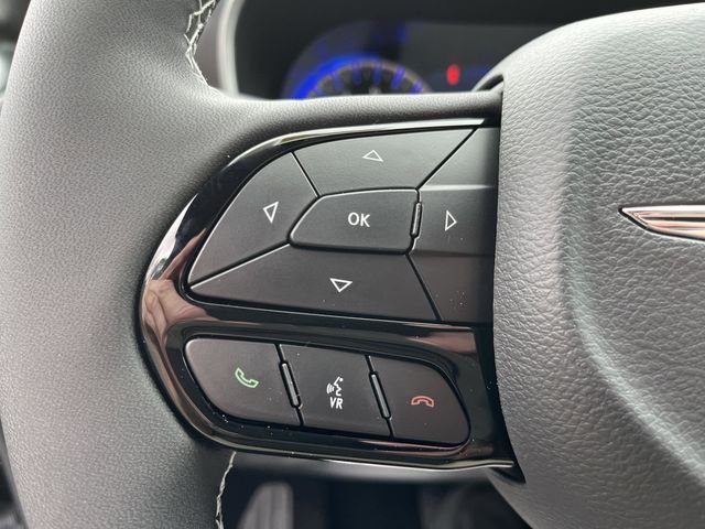 New 2026 Diamond Black Crystal Pearl-Coat Exterior Paint Chrysler Select image 25
