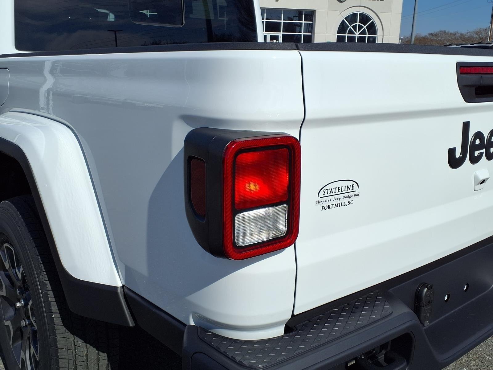 New 2026 Bright White Clear-Coat Exterior Paint Jeep Sahara image 15