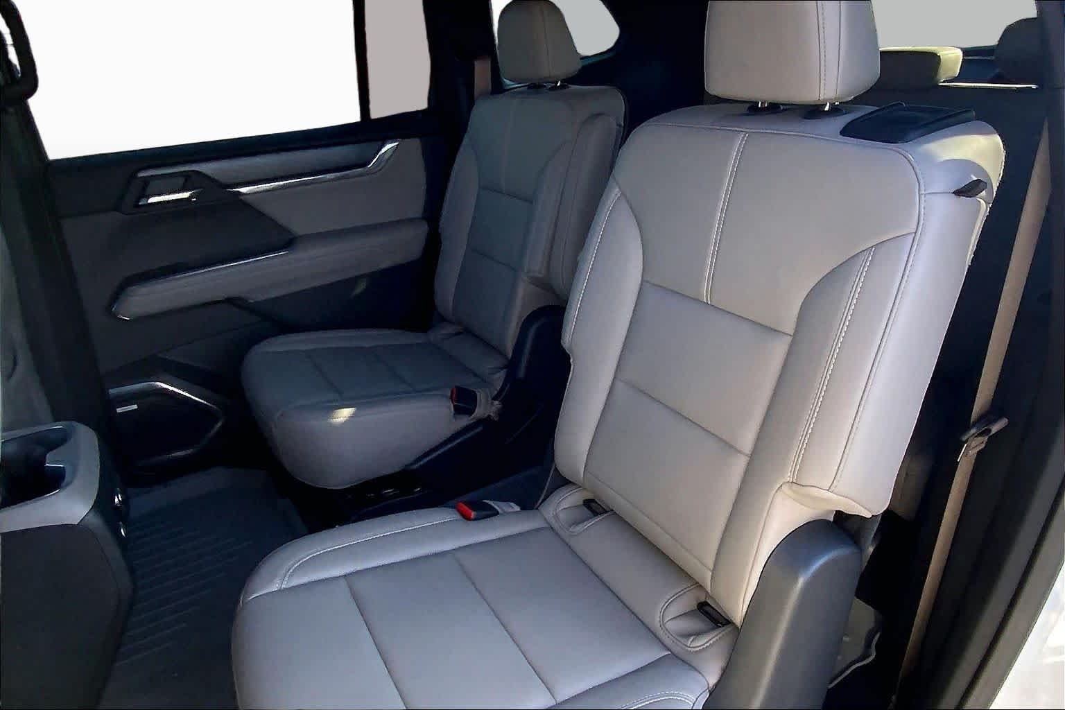 Used 2026 Summit White GMC FWD Elevation image 21