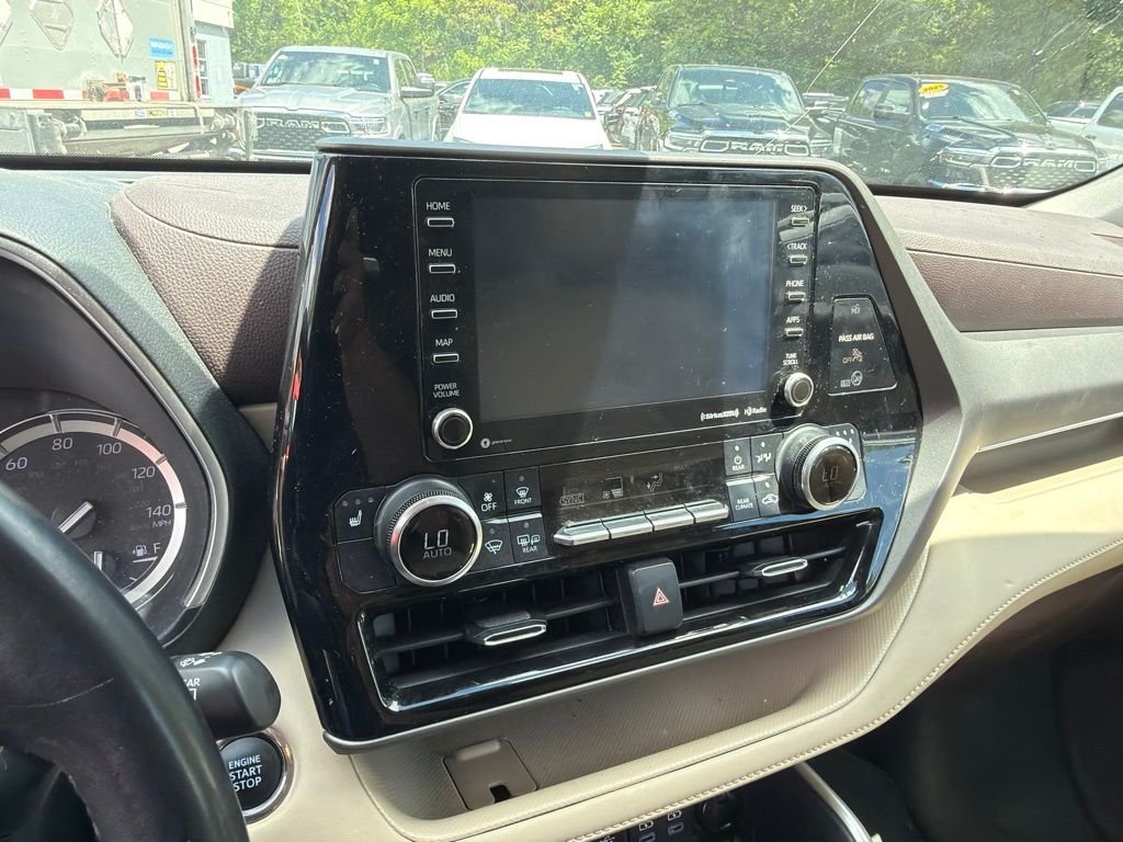 Used 2022 Beige Toyota XLE image 10