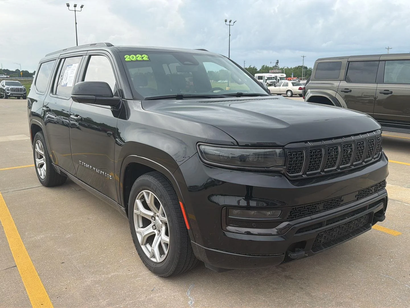 Used 2022 Jeep Grand Wagoneer Obsidian with VIN 1C4SJVFJXNS144704 for sale in Kansas City