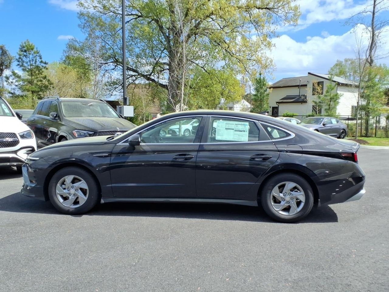 New 2026 Carbon Blue Hyundai SE image 9