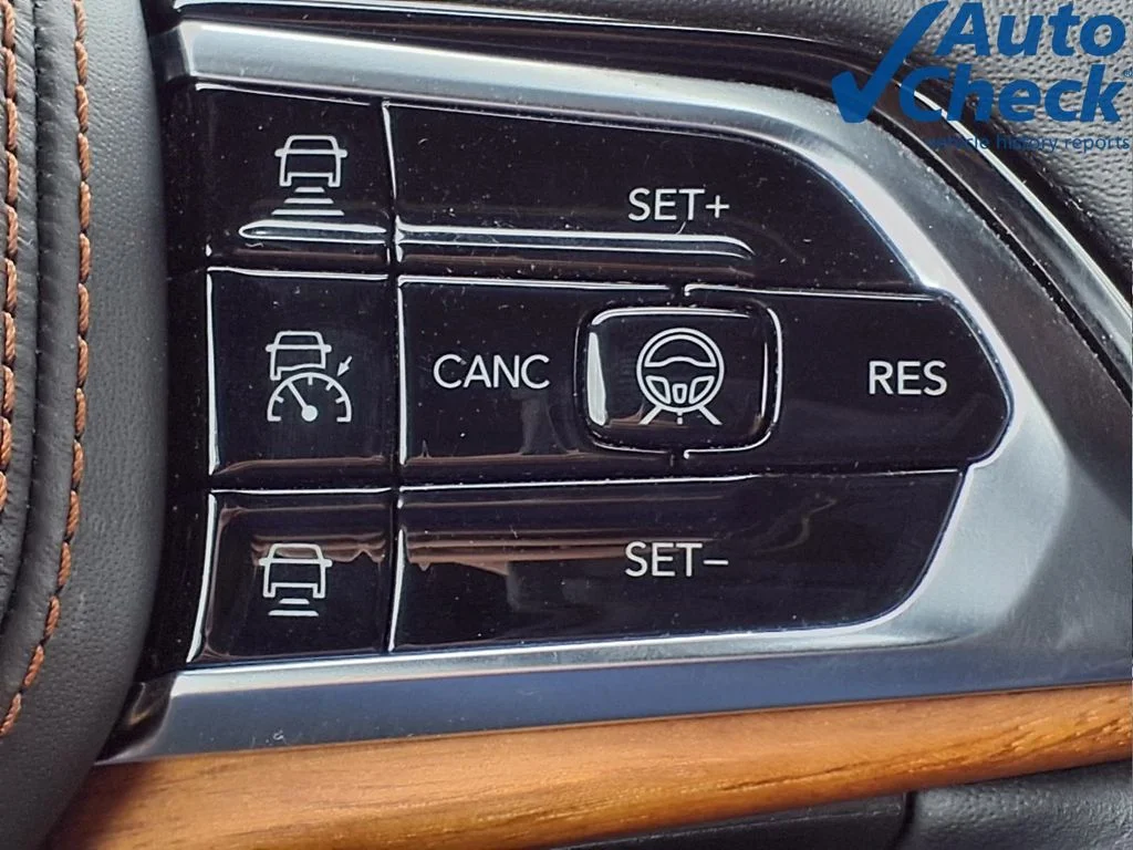 Used 2023 White/off-white Jeep Summit image 21