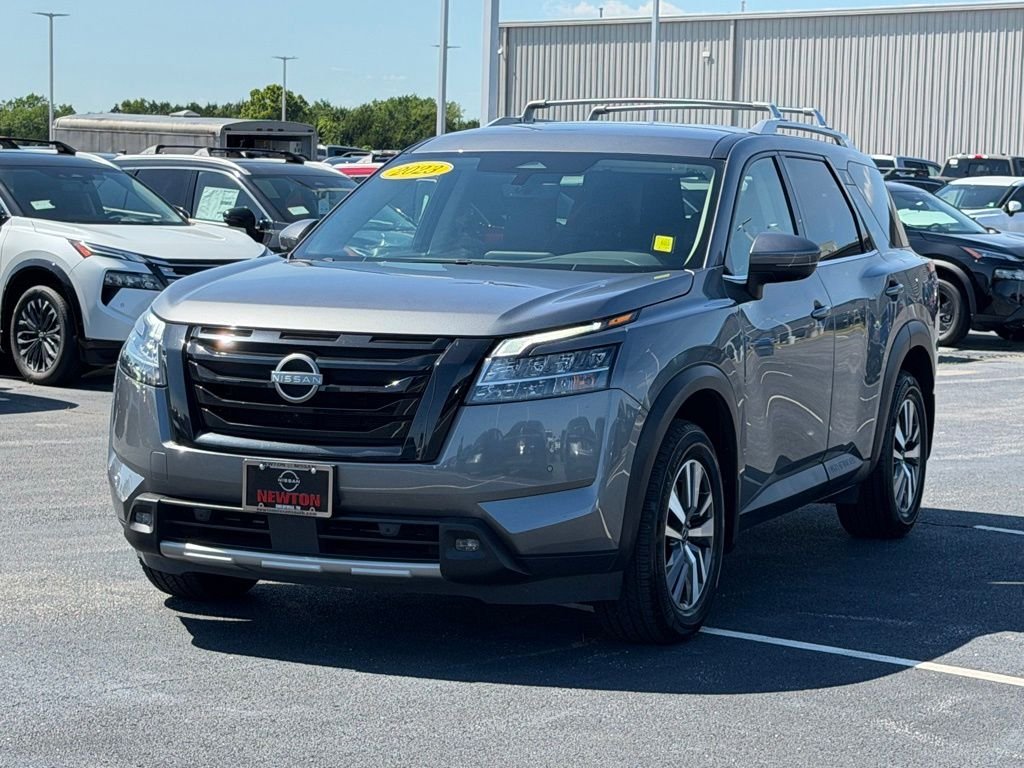 Used 2023 Gray Nissan SL image 9