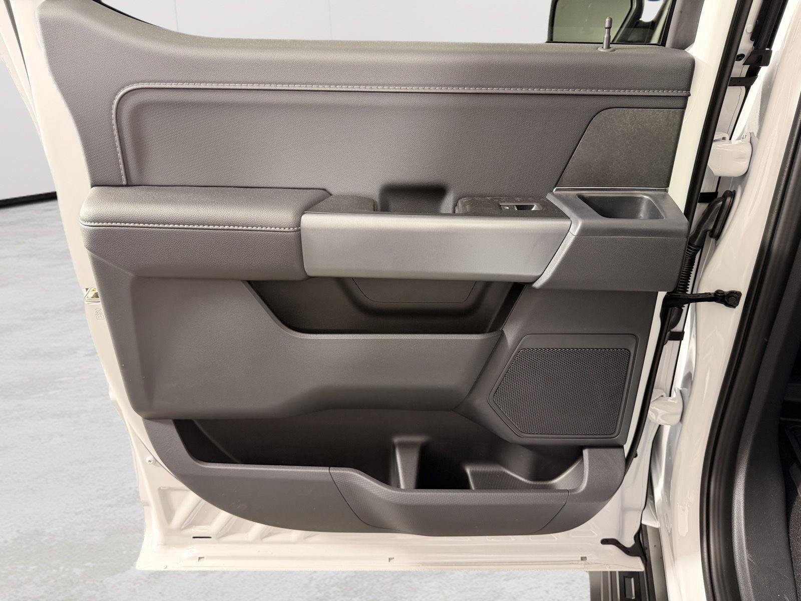 New 2026 Oxford White Ford XLT image 19