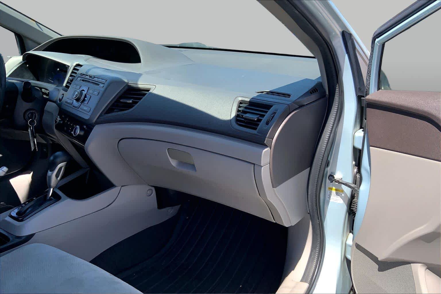 Used 2012 Alabaster Silver Metallic Honda LX image 15