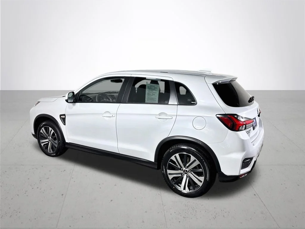 Used 2025 Silver Mitsubishi 2.0 ES image 8