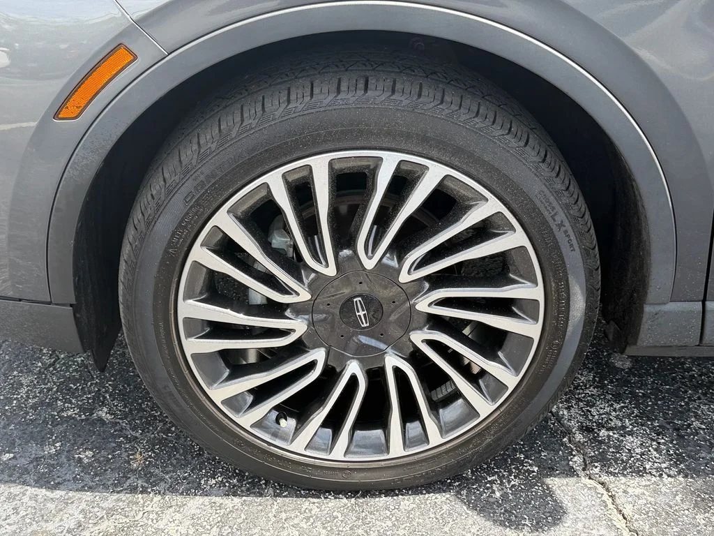Used 2022 Gray Lincoln Reserve image 20