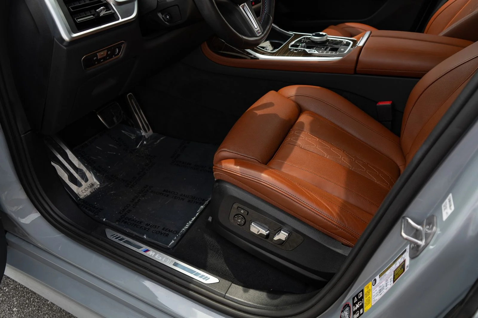 Used 2023 Gray BMW M60i image 33