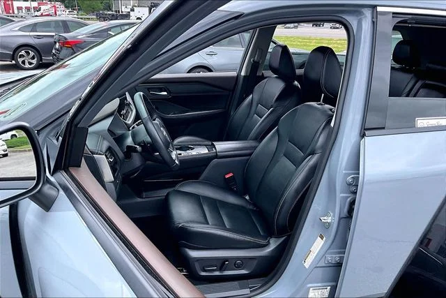 Used 2023 Gray Nissan SL image 18
