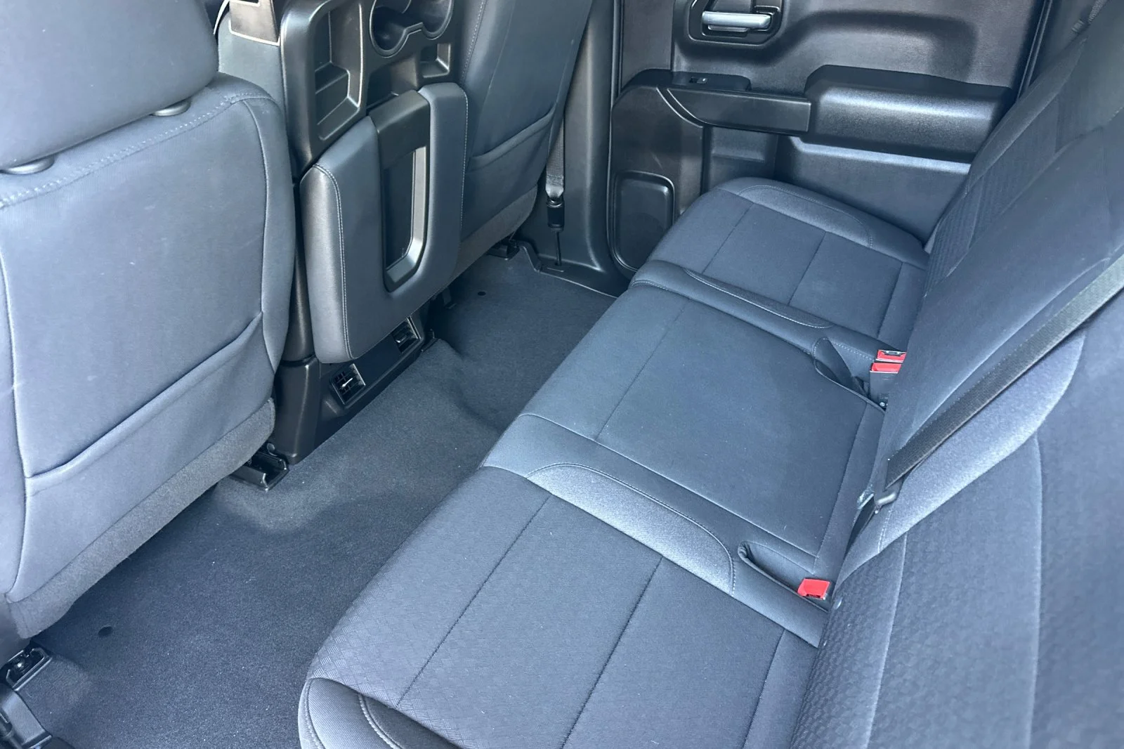 Used 2022 White Chevrolet Custom image 11