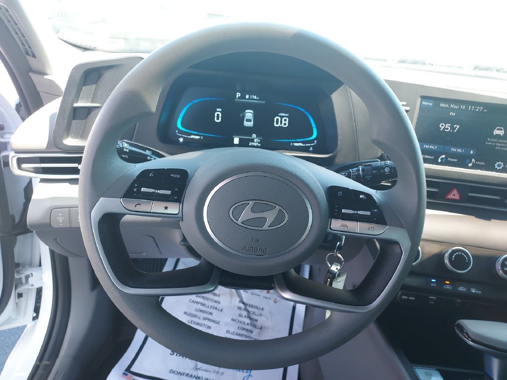 Used 2025 White Hyundai SE image 20