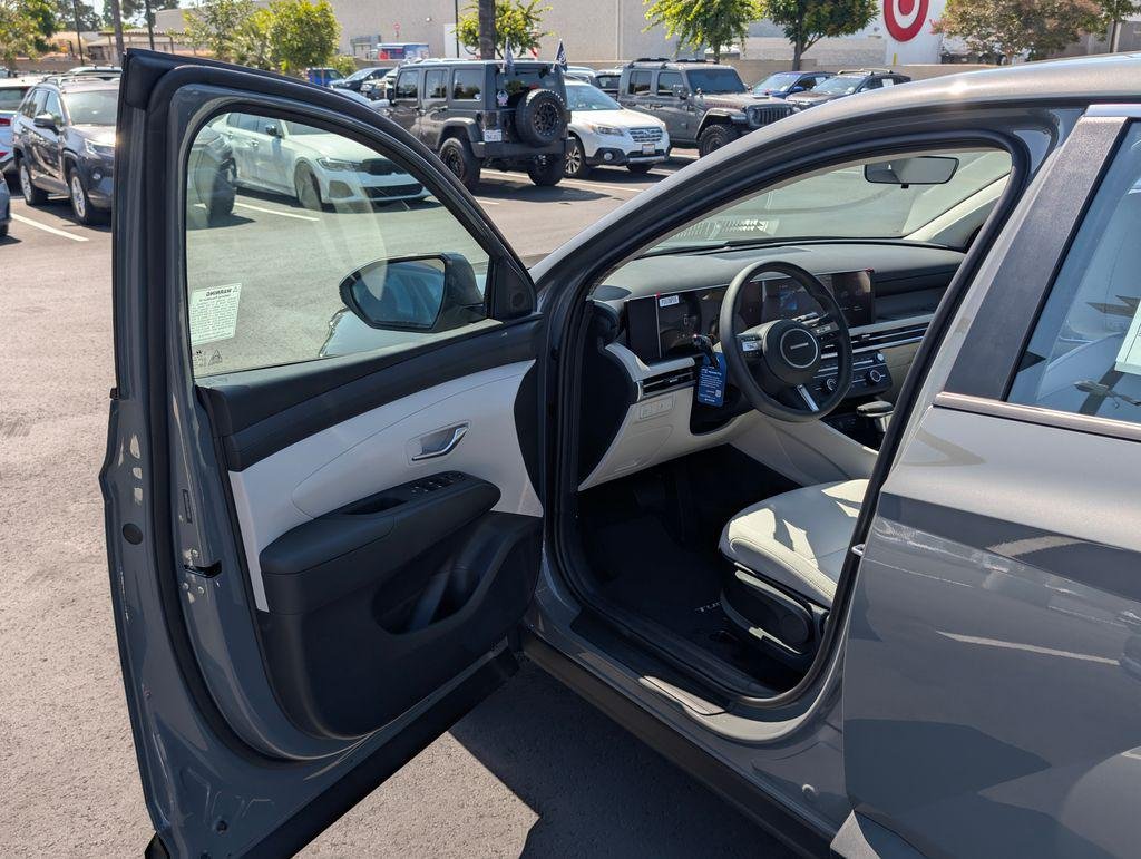 New 2026 Gray Hyundai SE FWD image 38