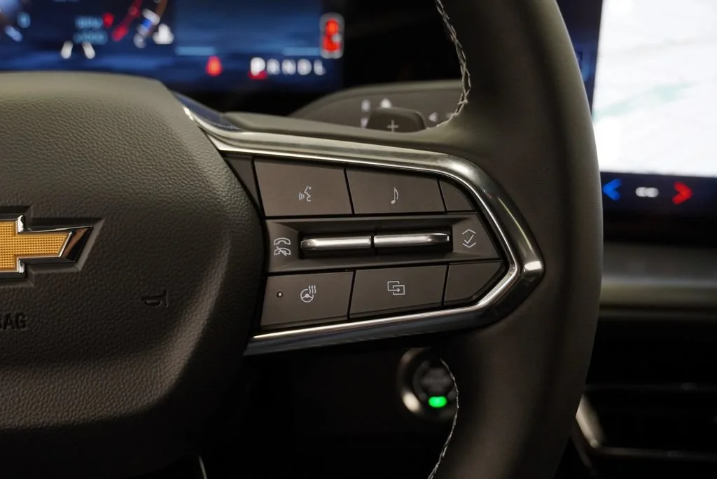New 2027 Mosaic Black Metallic Chevrolet LT image 21