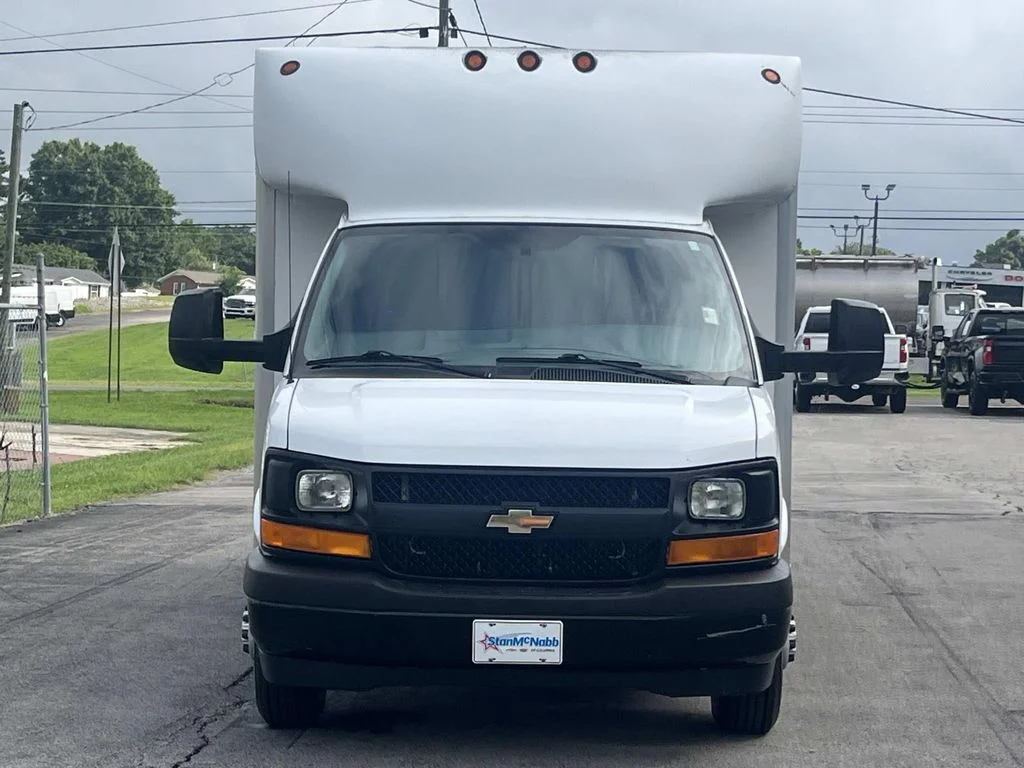 Used 2017 SUMMIT WHITE Chevrolet Work Van image 3