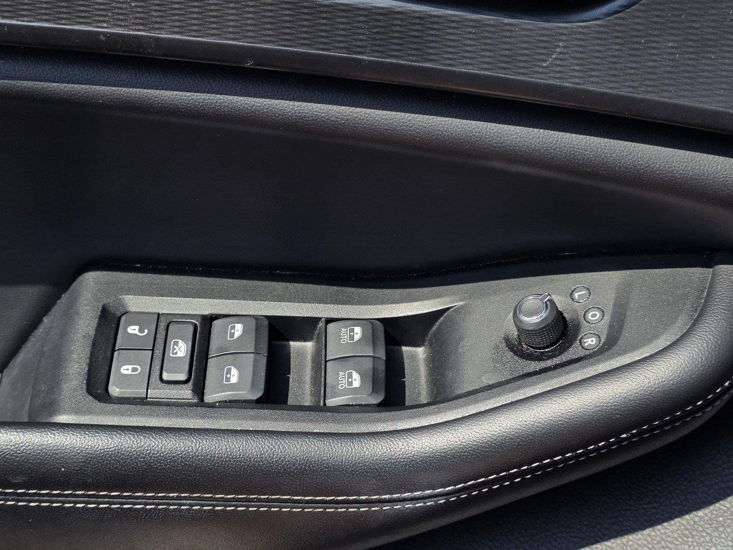 Used 2024 Diamond Black Crystal Pearlcoat Jeep Laredo image 25