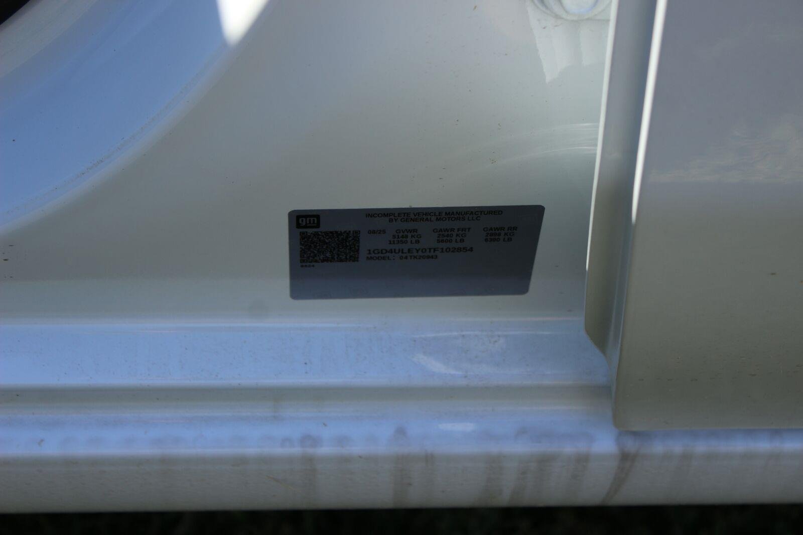 New 2026 Summit White GMC Pro image 32