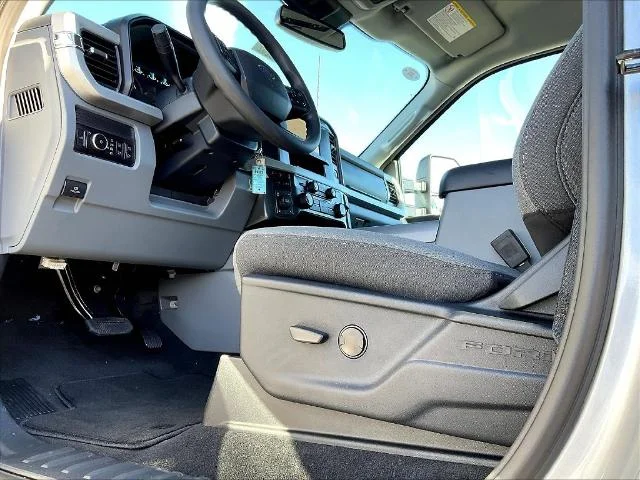 New 2027 Iconic Silver Metallic Ford F-250® XLT image 72