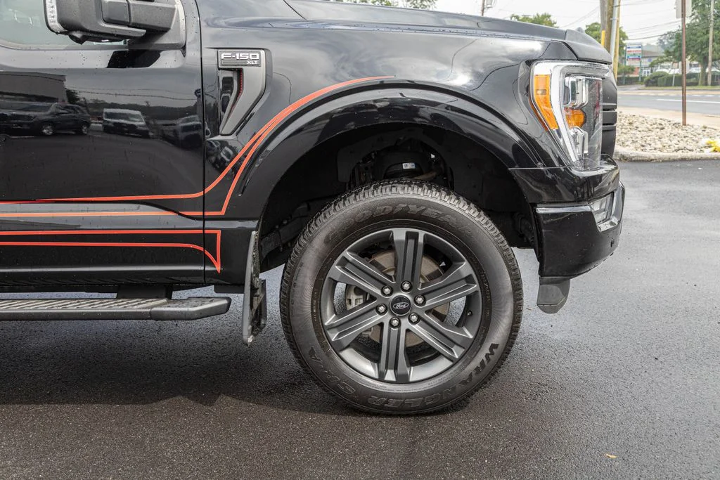 Used 2023 Black Ford XLT image 10