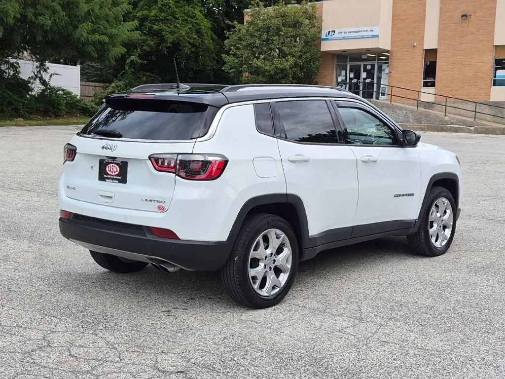 Used 2022 White Jeep Limited image 3