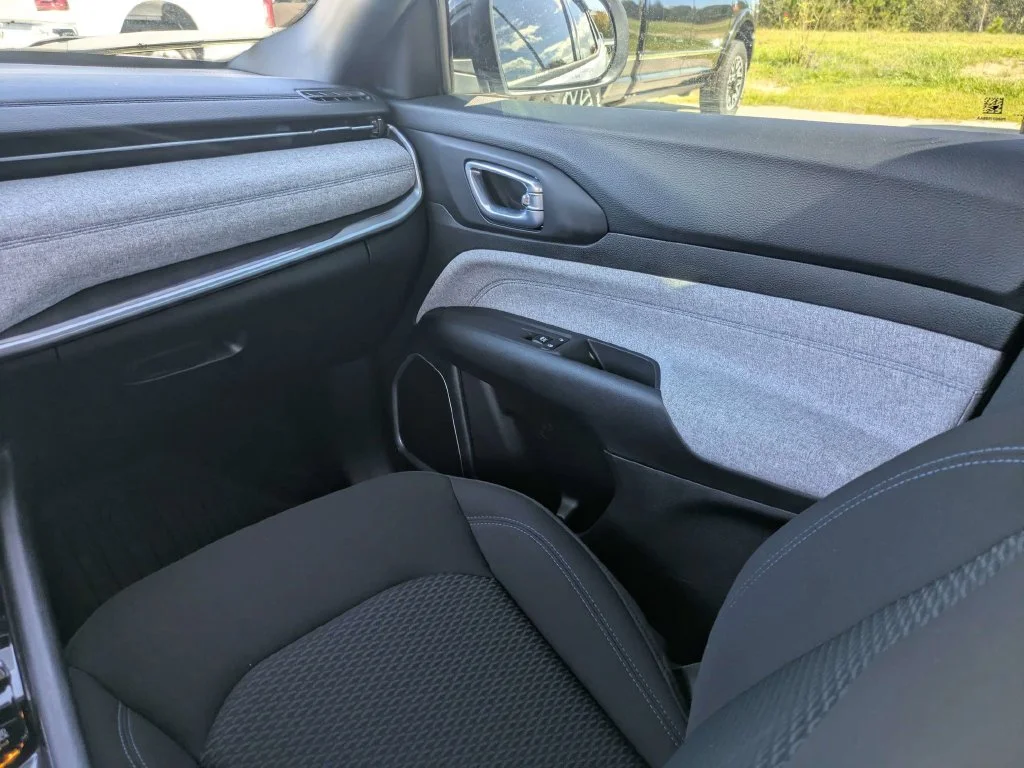 Used 2025 Silver Jeep Sport image 17