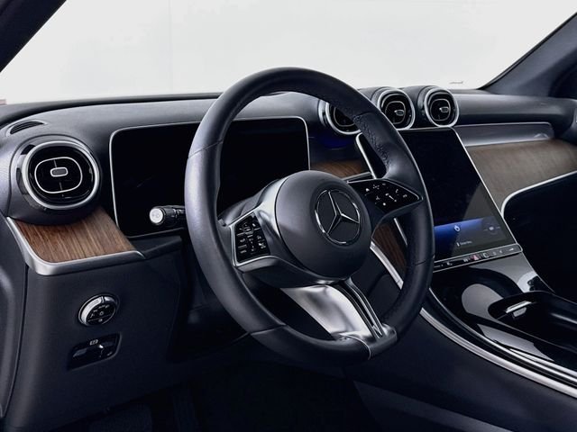Used 2025  Mercedes-Benz GLC 300 image 9