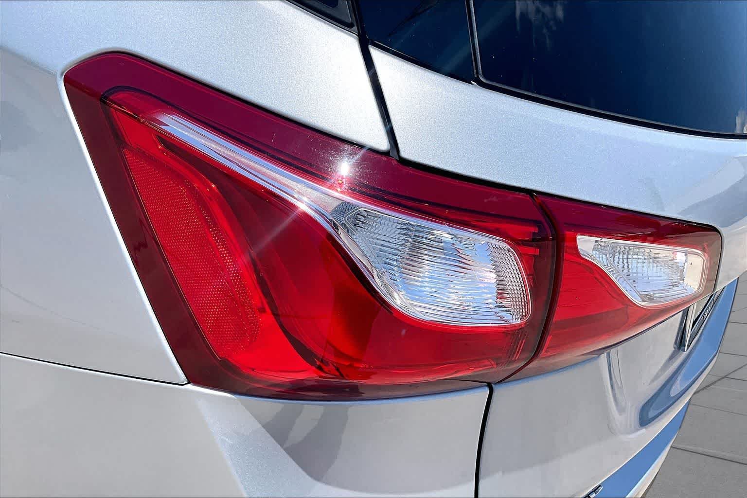 Used 2018 Silver Ice Metallic Chevrolet Premier image 29