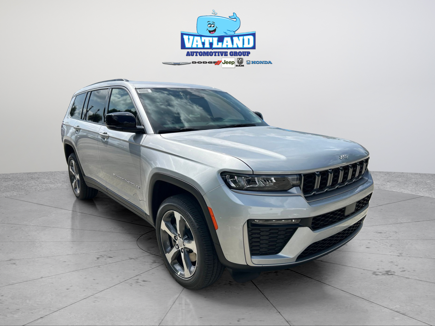 New 2026 Silver Zynith Exterior Paint Jeep Limited image 22