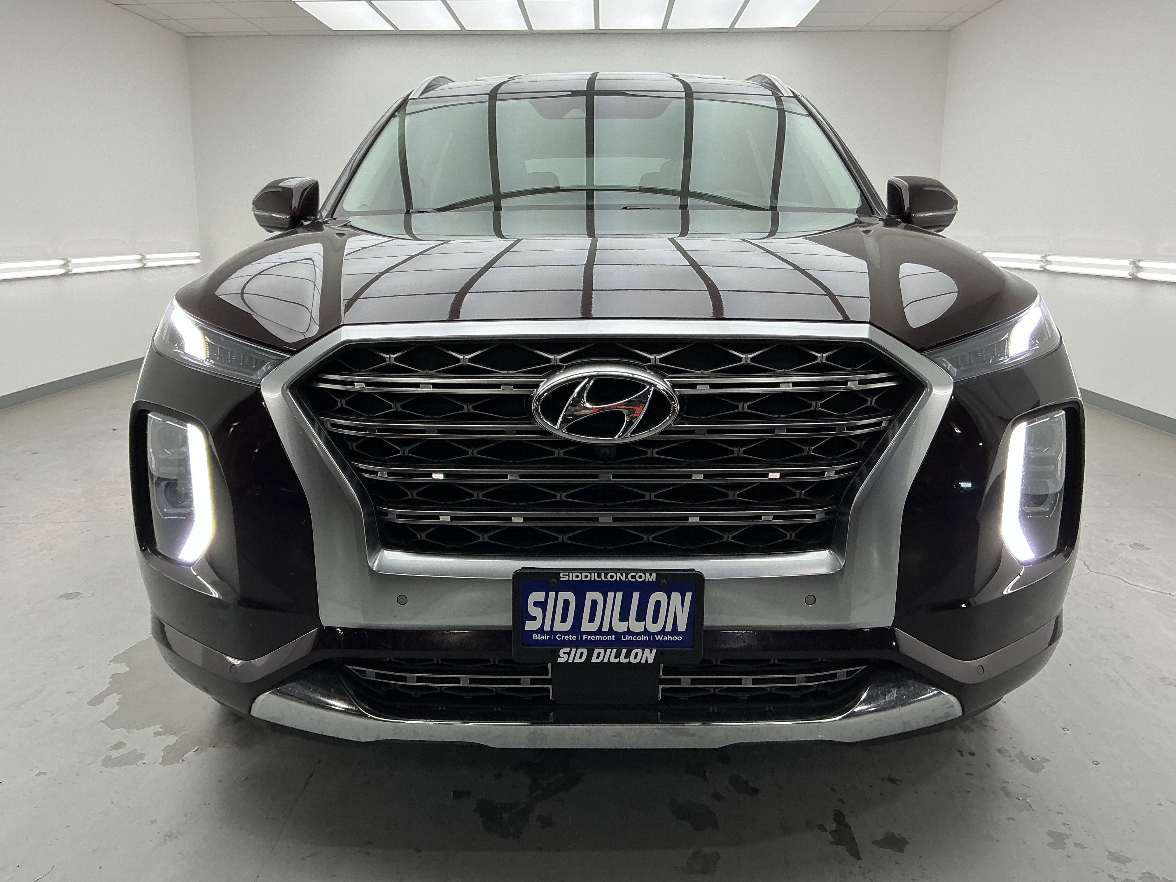Used 2020 Sierra Burgundy Hyundai Limited image 2