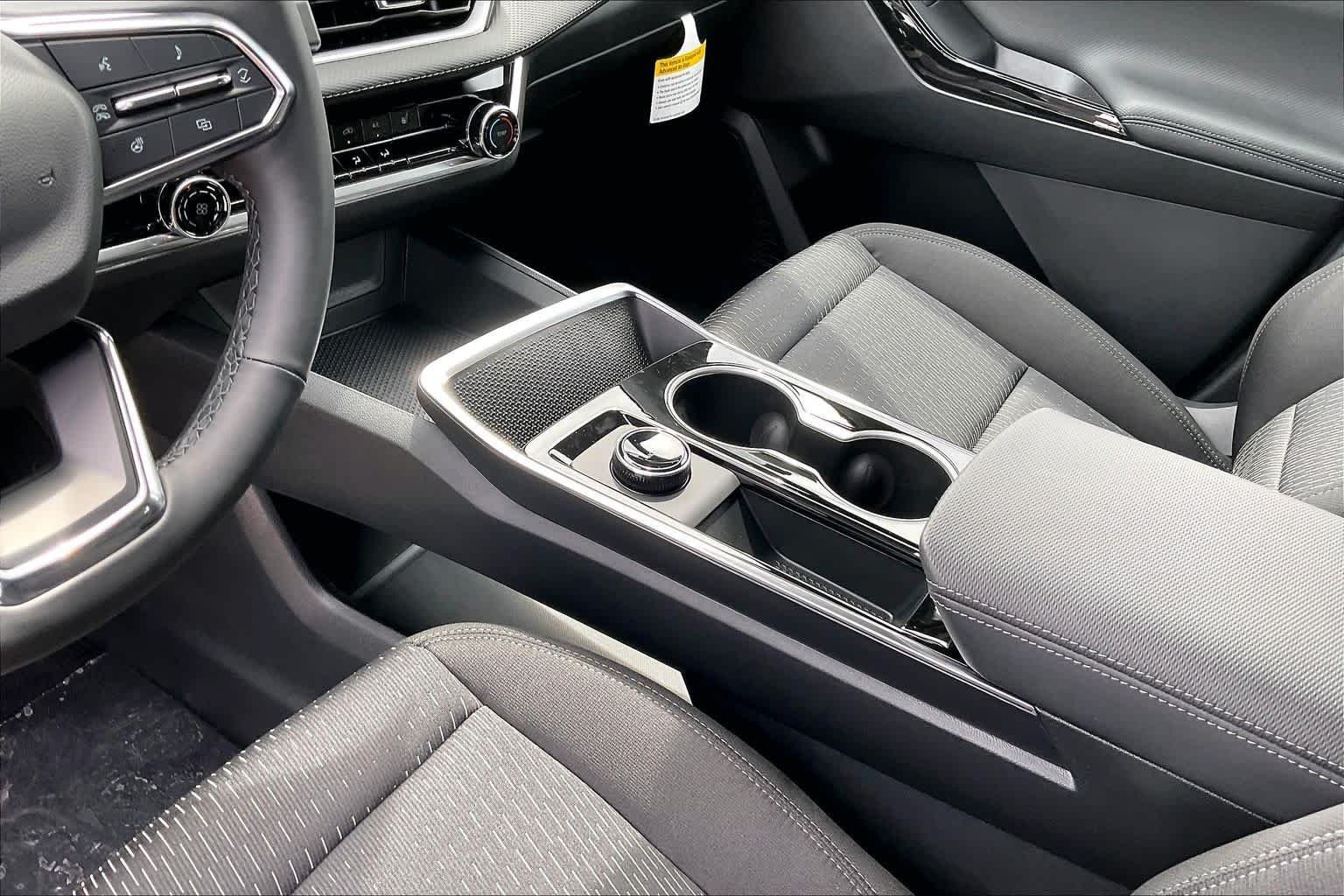 2027 Chevrolet Equinox LT - Photo 8