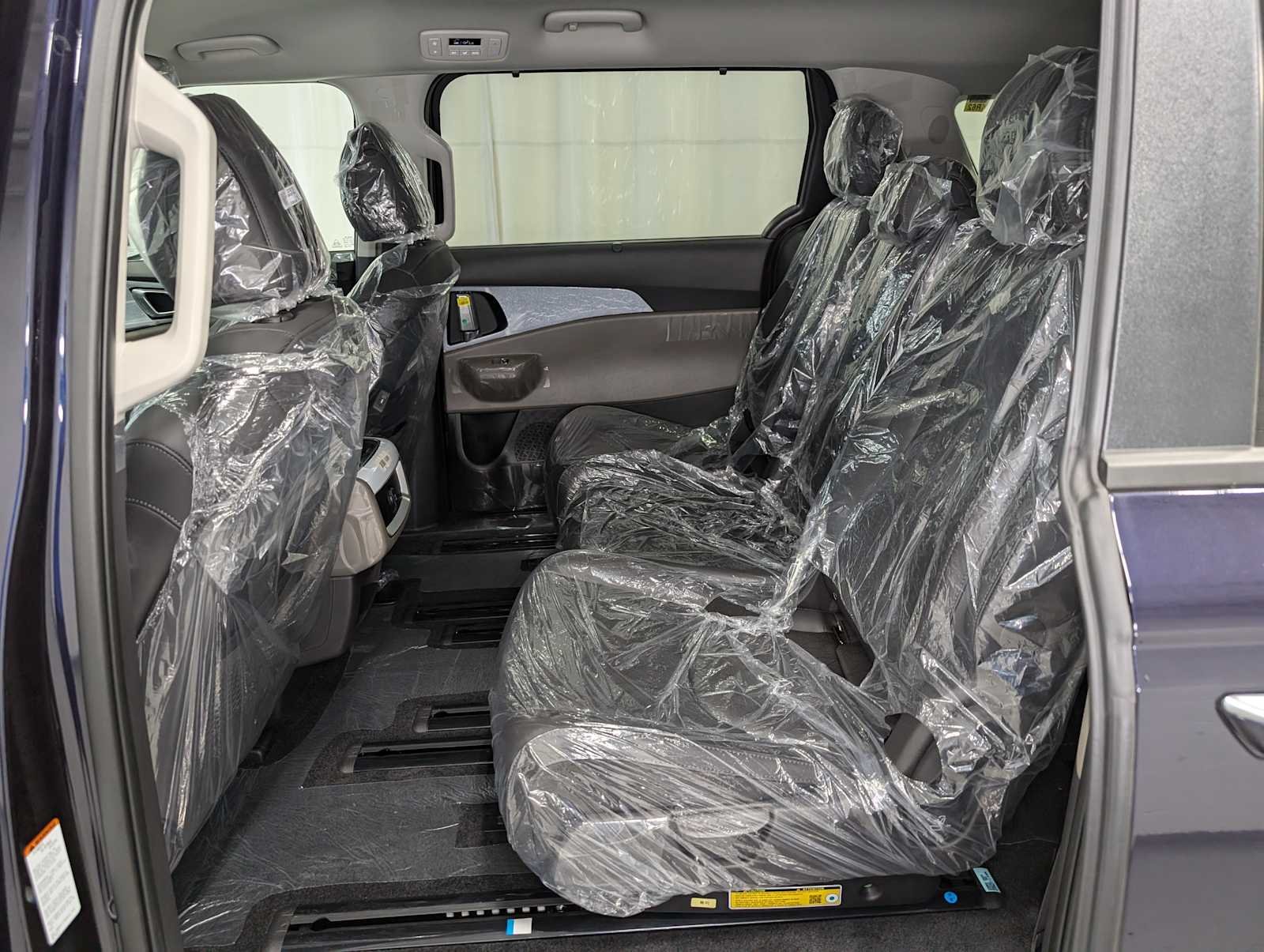 2026 Kia Carnival EX - Photo 18