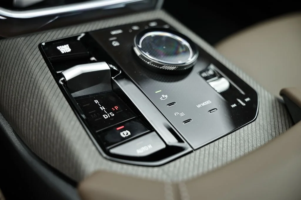 New 2026 Black Sapphire Metallic BMW 30 xDrive image 40