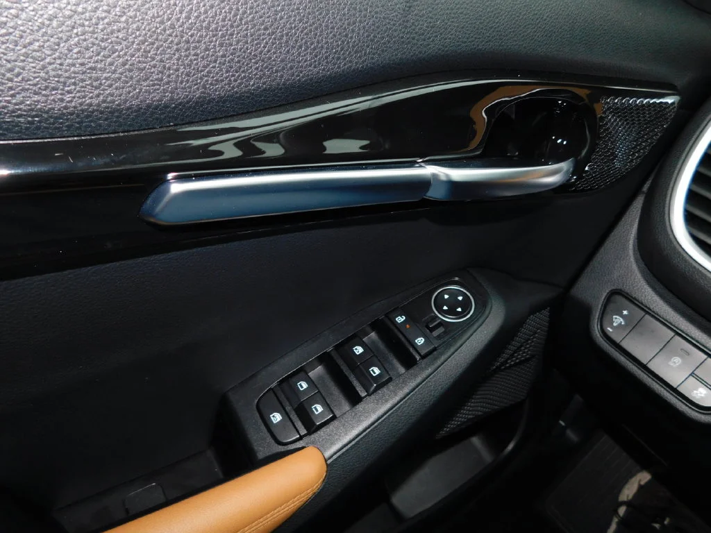 Used 2024 White Kia EX image 27
